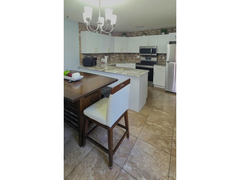 Welcome home to this beautifully upgraded 3 bedroom, 2 - photo 8