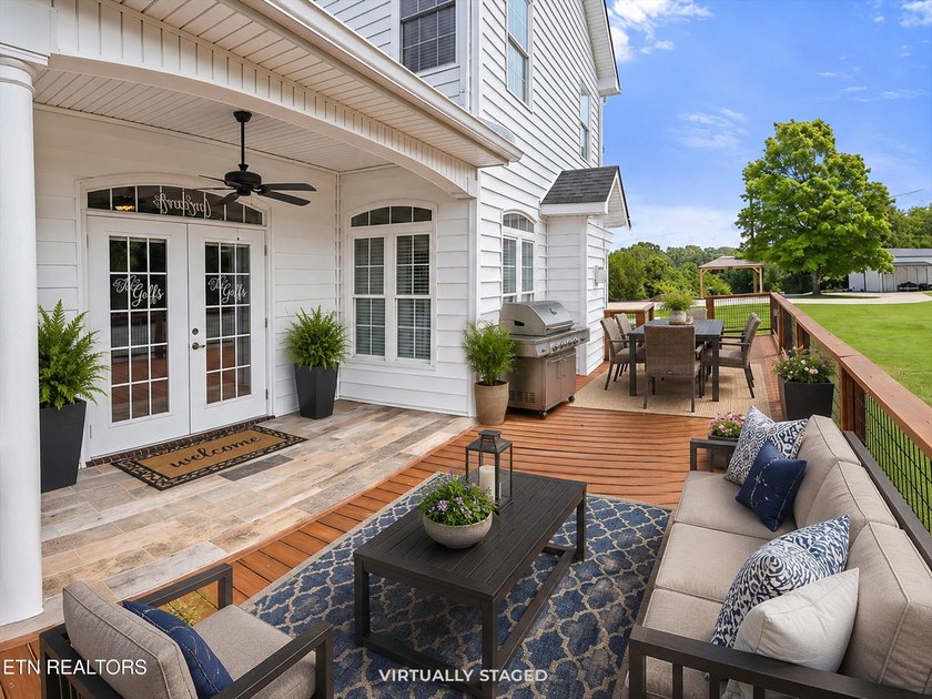 Welcome to your perfect country retreat! Perched atop a hill - photo 9