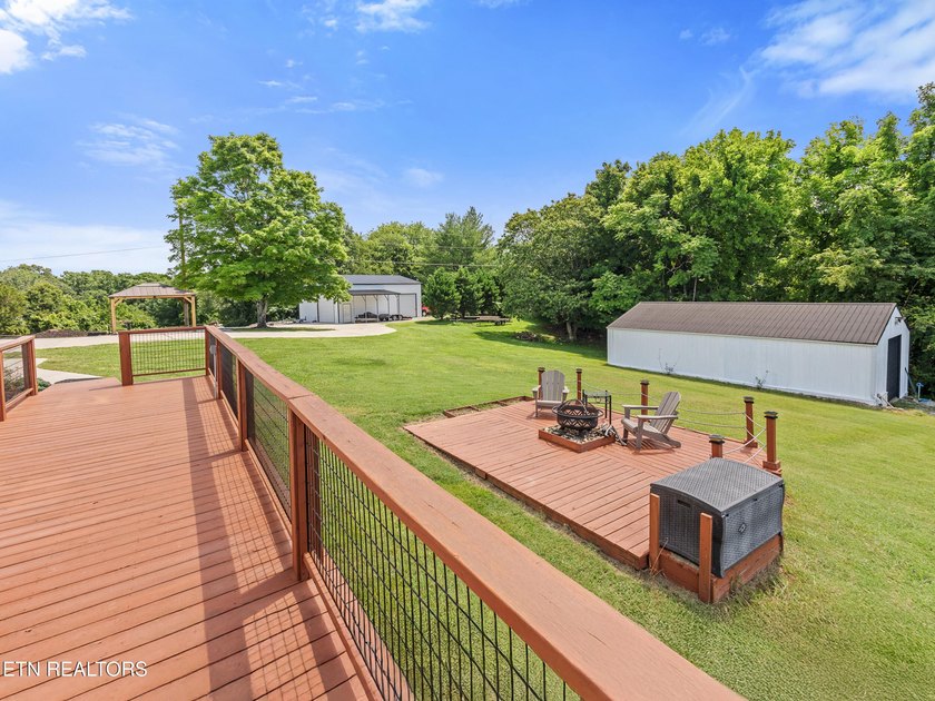Welcome to your perfect country retreat! Perched atop a hill - photo 10