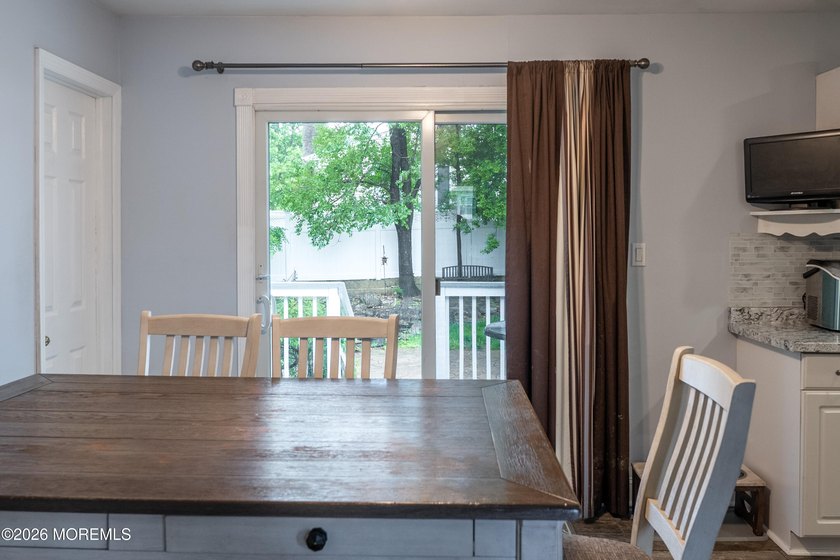 Welcome home to this well-cared for ranch in Lake Riviera - photo 12