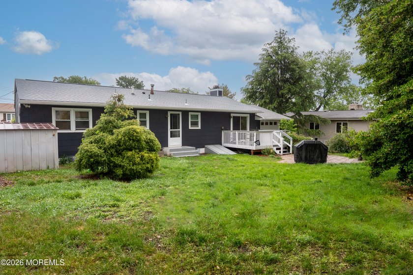 Welcome home to this well-cared for ranch in Lake Riviera - photo 29