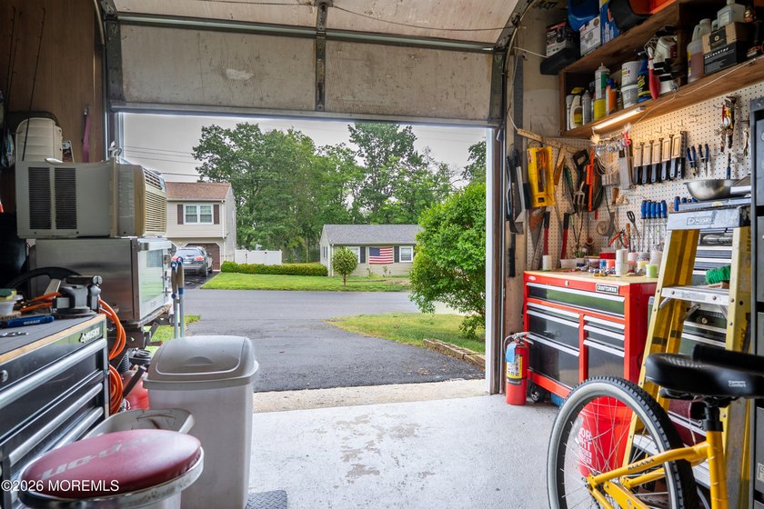 Welcome home to this well-cared for ranch in Lake Riviera - photo 42