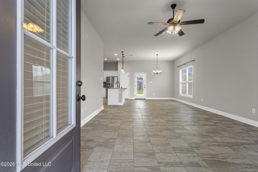 Don't miss this beautifully maintained home in the Savoy Place - photo 5