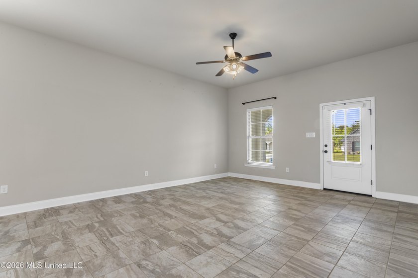 Don't miss this beautifully maintained home in the Savoy Place - photo 6