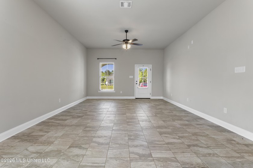 Don't miss this beautifully maintained home in the Savoy Place - photo 7