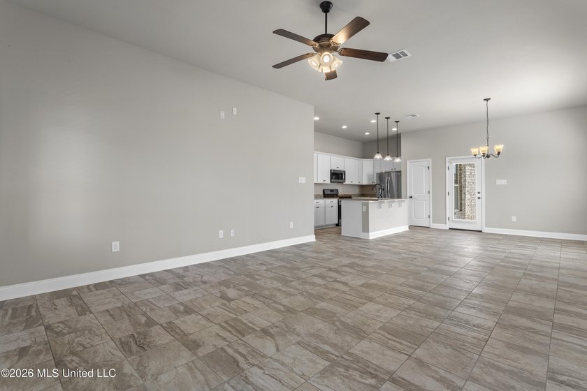Don't miss this beautifully maintained home in the Savoy Place - photo 8
