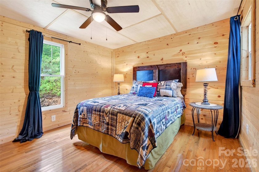 Creekside Mountain Retreat with Views, Dual Decks &amp; Flexible - photo 11