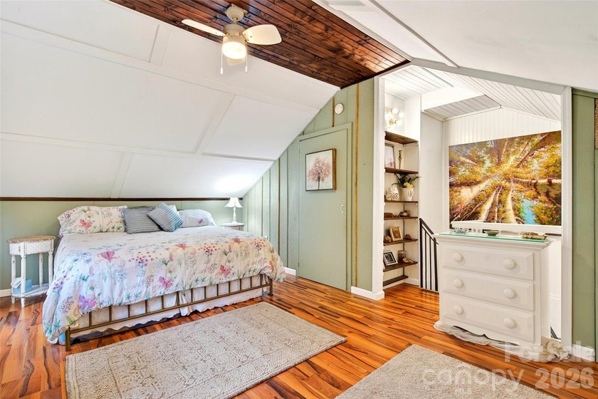 Creekside Mountain Retreat with Views, Dual Decks &amp; Flexible - photo 16