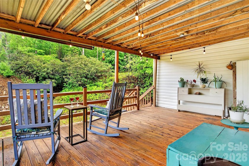 Creekside Mountain Retreat with Views, Dual Decks &amp; Flexible - photo 22