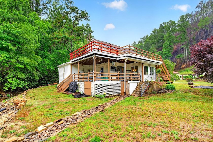 Creekside Mountain Retreat with Views, Dual Decks &amp; Flexible - photo 27
