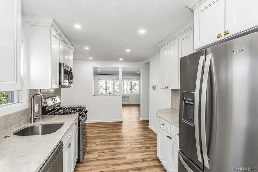 Welcome to your elegant and spacious remodeled, 6+ bedroom, 5 - photo 6