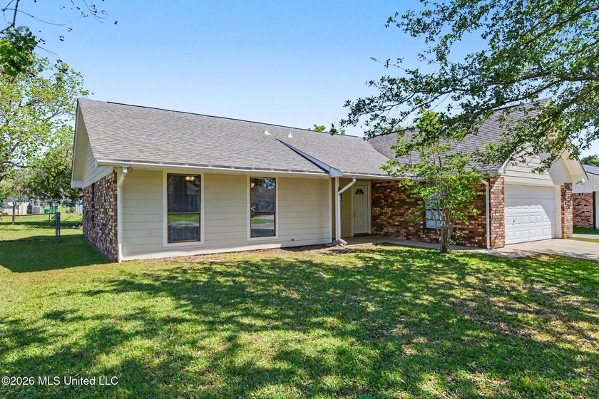 Beautifully updated 3-bedroom, 2-bath home tucked away on a - photo 2