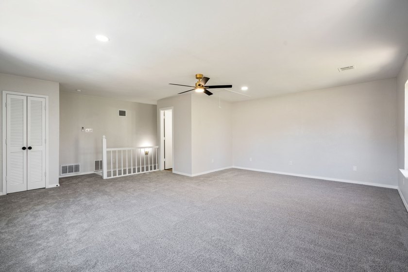Welcome to this beautifully fully updated 5-bedroom, 4-bathroom - photo 23