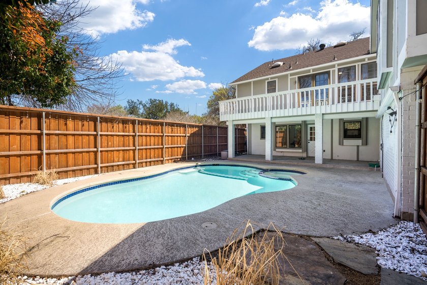 Welcome to this beautifully fully updated 5-bedroom, 4-bathroom - photo 37