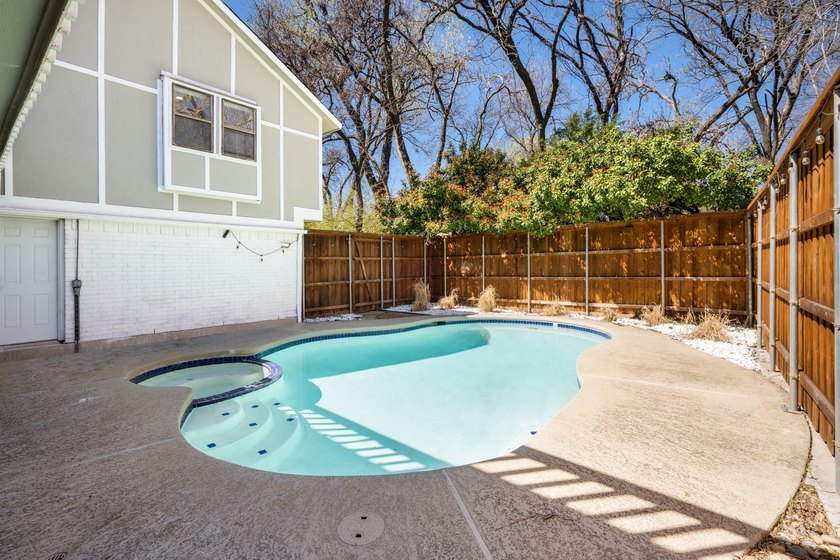 Welcome to this beautifully fully updated 5-bedroom, 4-bathroom - photo 38