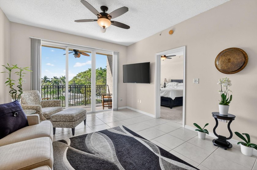 Stunning 2BR/2BA deluxe condo in the heart of SE Boca! Nestled - photo 11