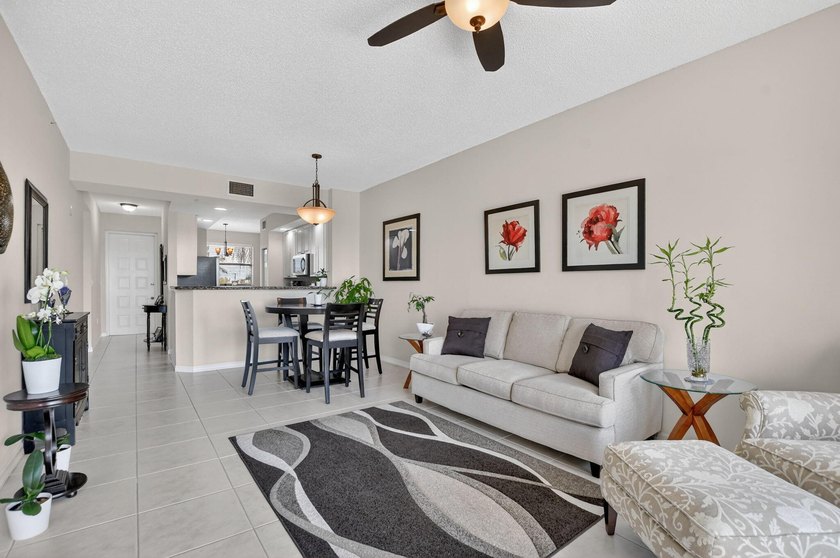 Stunning 2BR/2BA deluxe condo in the heart of SE Boca! Nestled - photo 13