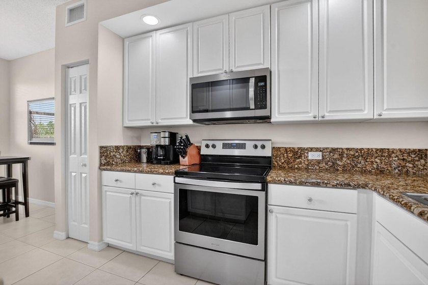 Stunning 2BR/2BA deluxe condo in the heart of SE Boca! Nestled - photo 14