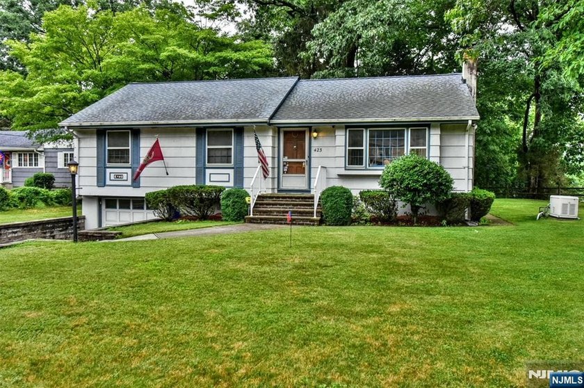 Opportunity awaits in this 3-bedroom, 1.5-bath ranch offering - photo 16