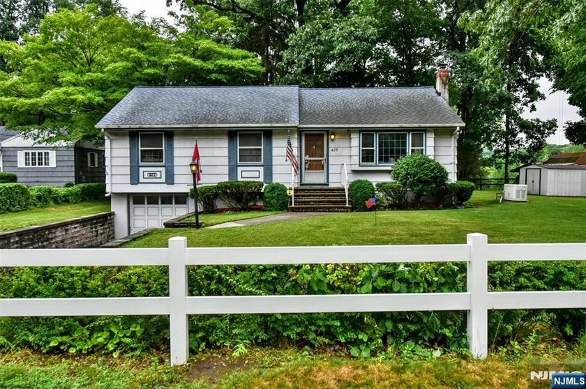 Opportunity awaits in this 3-bedroom, 1.5-bath ranch offering - photo 18