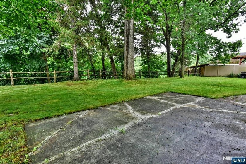 Opportunity awaits in this 3-bedroom, 1.5-bath ranch offering - photo 32