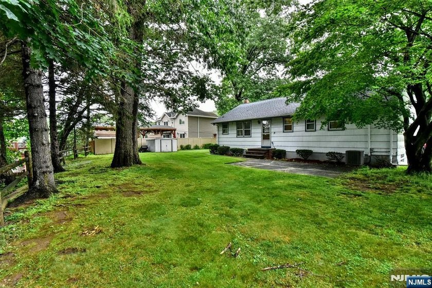 Opportunity awaits in this 3-bedroom, 1.5-bath ranch offering - photo 33