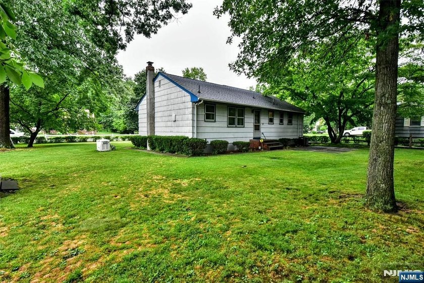 Opportunity awaits in this 3-bedroom, 1.5-bath ranch offering - photo 34