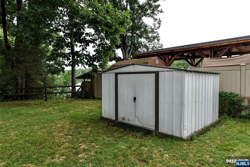 Opportunity awaits in this 3-bedroom, 1.5-bath ranch offering - photo 35