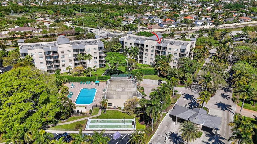 Stunning 2BR/2BA deluxe condo in the heart of SE Boca! Nestled - photo 40