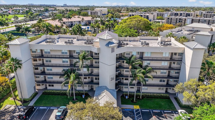 Stunning 2BR/2BA deluxe condo in the heart of SE Boca! Nestled - photo 41