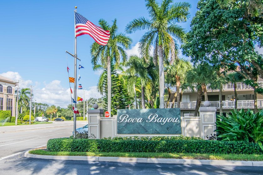 Stunning 2BR/2BA deluxe condo in the heart of SE Boca! Nestled - photo 42
