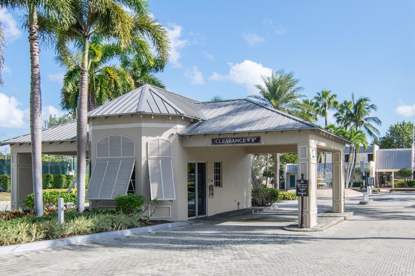 Stunning 2BR/2BA deluxe condo in the heart of SE Boca! Nestled - photo 44