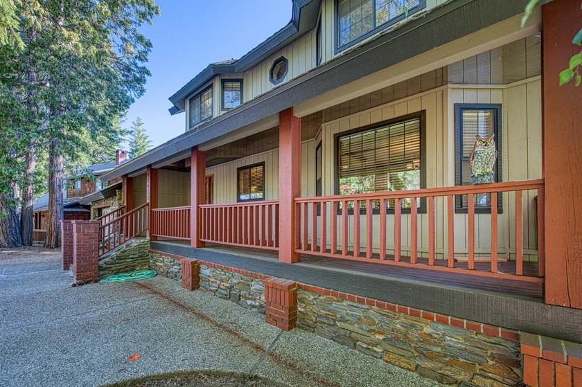 Lake view and boat slip! Don't miss out on this amazing rare - photo 5