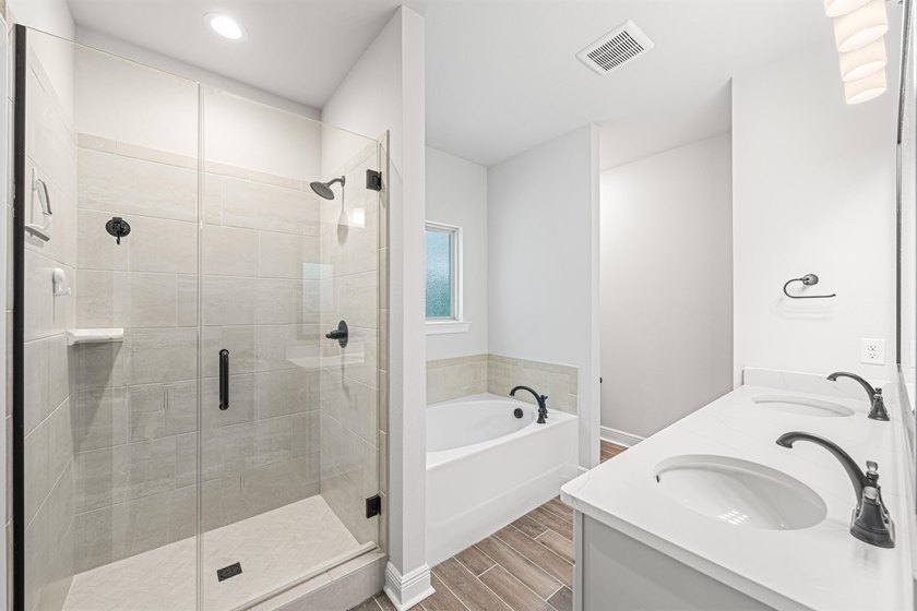 Welcome to 101 Hydrangea Boulevard, a beautifully designed - photo 15