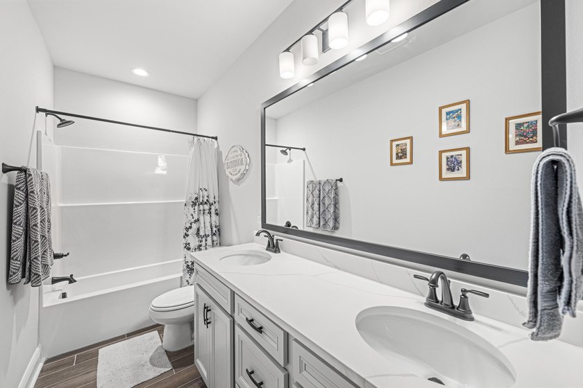 Welcome to 101 Hydrangea Boulevard, a beautifully designed - photo 20