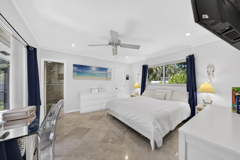 Beautifully updated home in fabulous community shows like a - photo 20