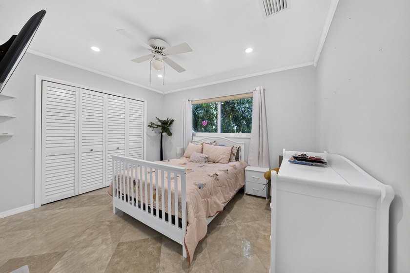 Beautifully updated home in fabulous community shows like a - photo 26