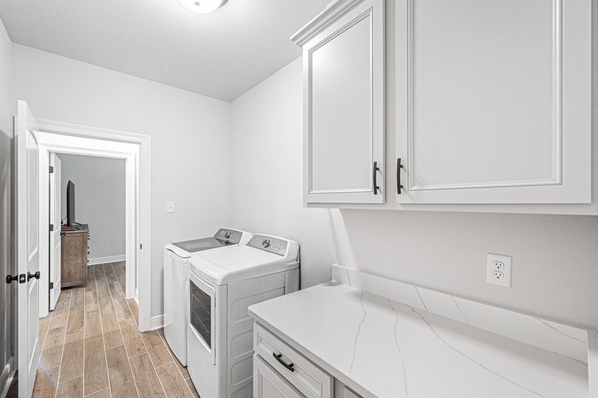 Welcome to 101 Hydrangea Boulevard, a beautifully designed - photo 30