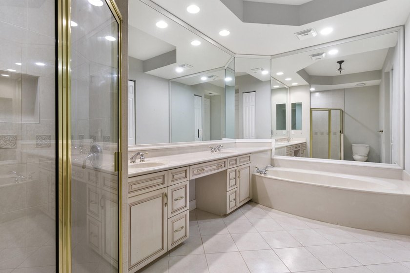 THIS FIRST FLOOR SPACIOUS LOW-MAINTENANCE COACH HOME FEATURES - photo 13