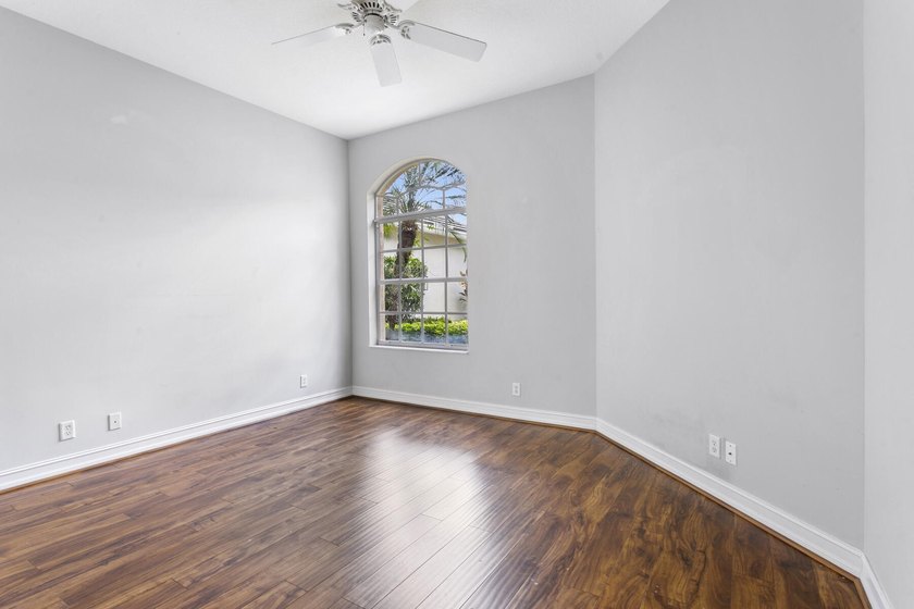 THIS FIRST FLOOR SPACIOUS LOW-MAINTENANCE COACH HOME FEATURES - photo 16