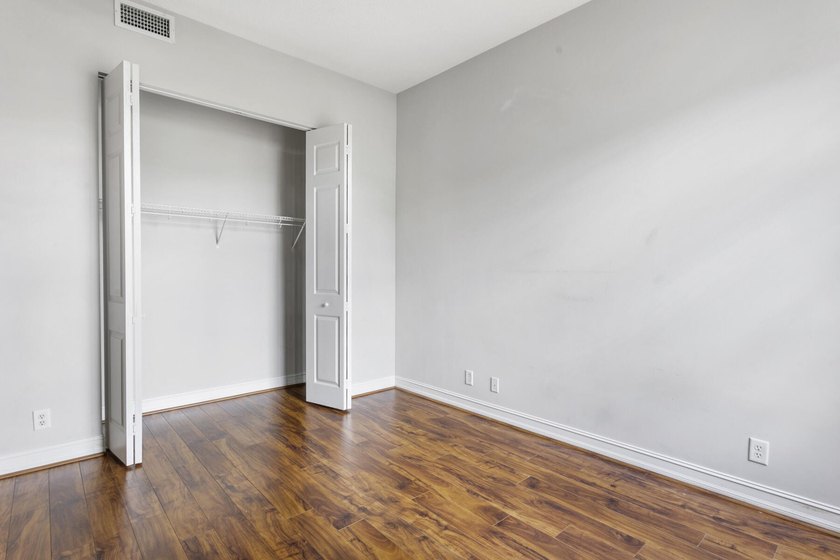 THIS FIRST FLOOR SPACIOUS LOW-MAINTENANCE COACH HOME FEATURES - photo 17
