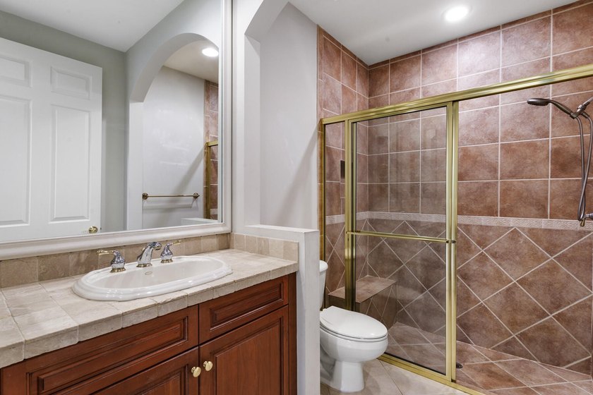 THIS FIRST FLOOR SPACIOUS LOW-MAINTENANCE COACH HOME FEATURES - photo 18