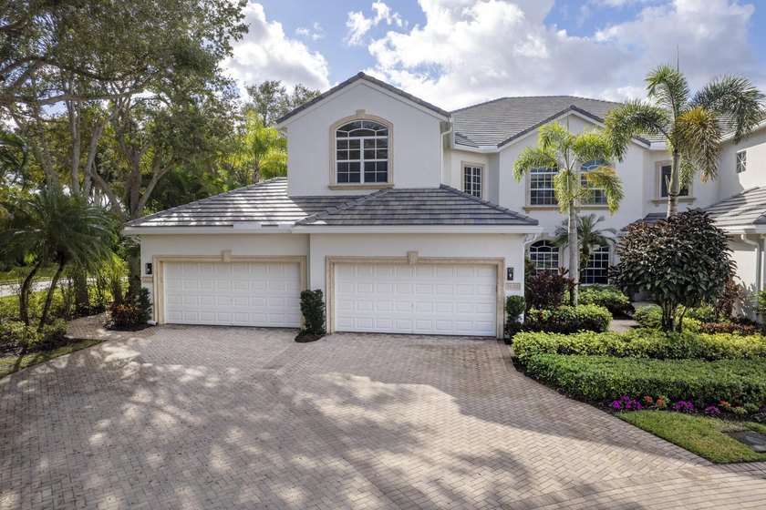 THIS FIRST FLOOR SPACIOUS LOW-MAINTENANCE COACH HOME FEATURES - photo 24