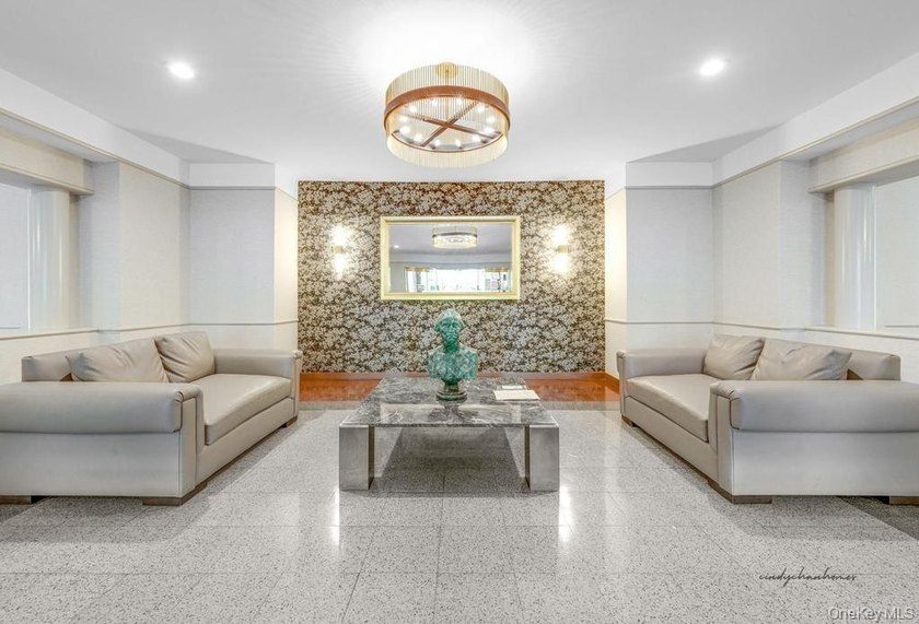 Sun-drenched home with southern exposure and park views. This - photo 3