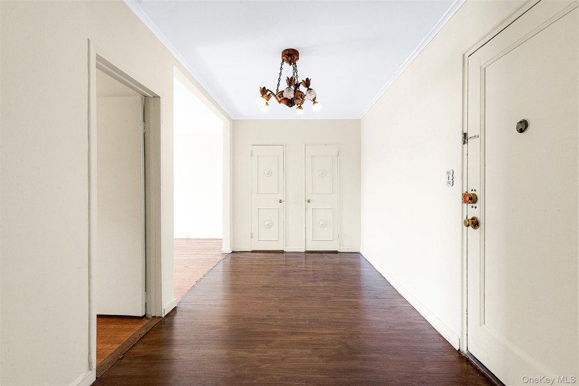 Sun-drenched home with southern exposure and park views. This - photo 5