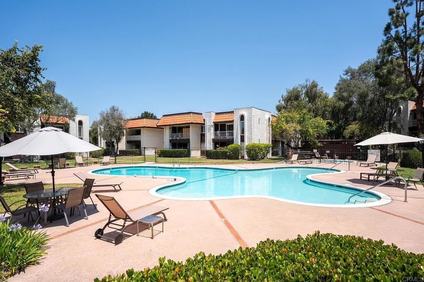 BEAUTIFULLY REMODELED 1 BEDROOM, 1 BATH UPSTAIRS UNIT WITH A - photo 22