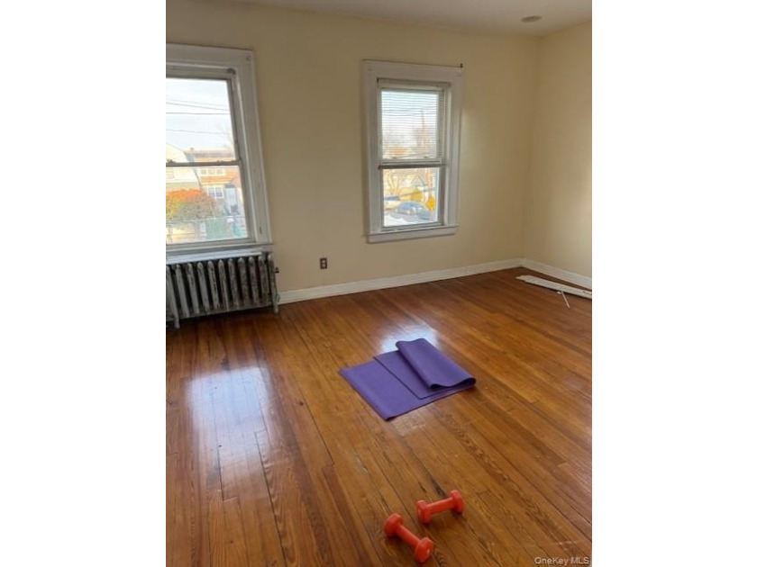 THIS COLONIAL CORNER PROPERTY HAS MANY ADVANTAGES, IT CAN BE - photo 3