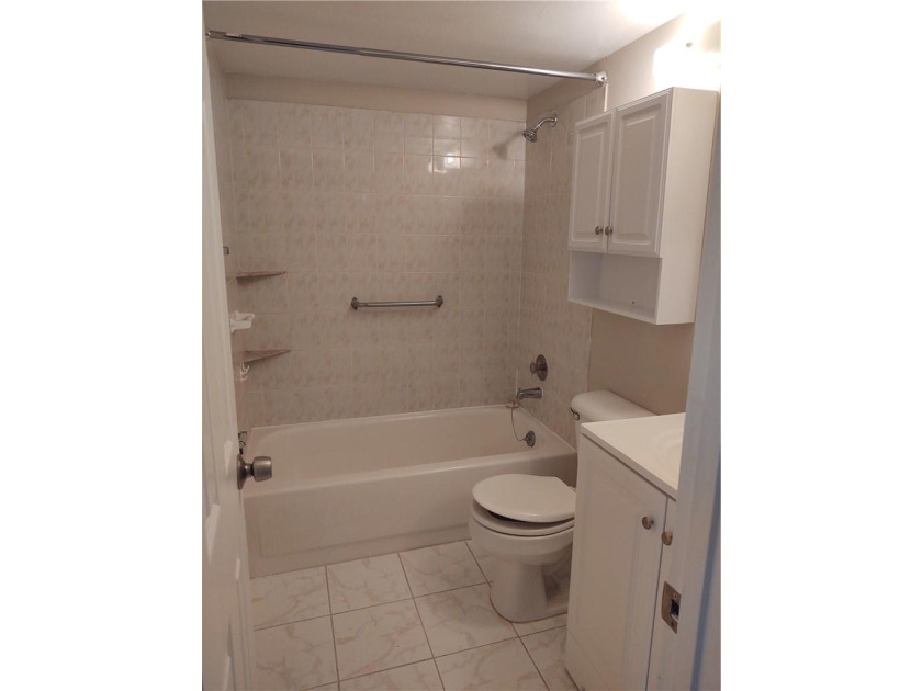 Clean and Neat 1 bedroom, 1 bath unit in 55+ Community in - photo 7