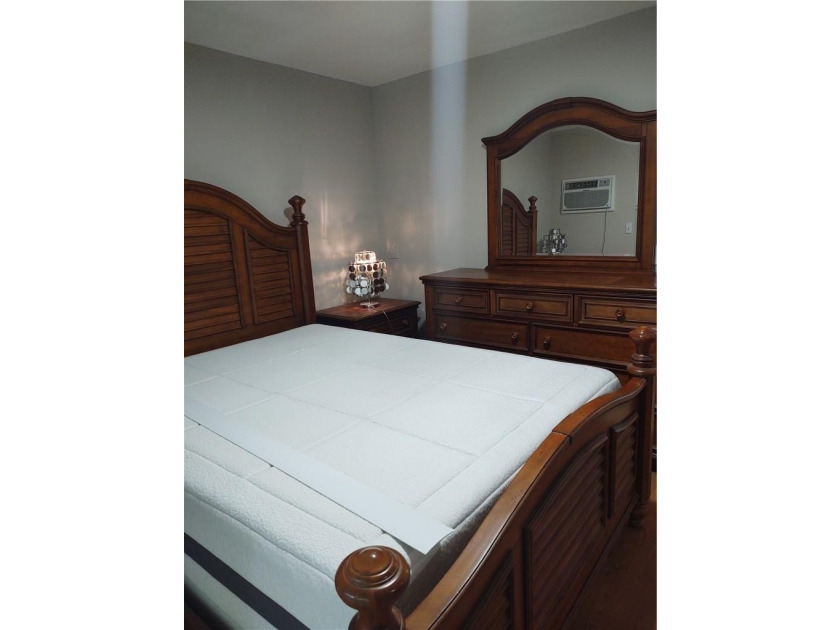 Clean and Neat 1 bedroom, 1 bath unit in 55+ Community in - photo 9
