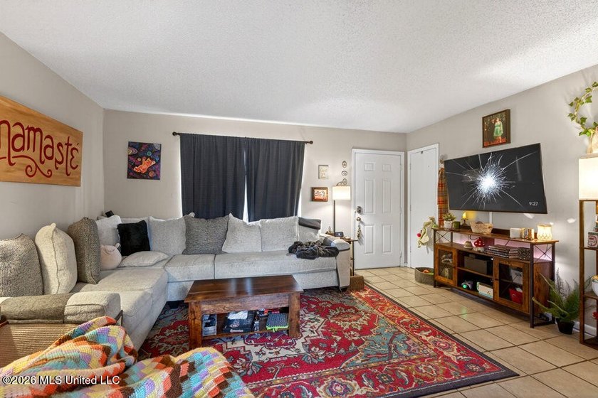 This 3-bedroom, 1.5-bathroom residence is the ideal addition to - photo 4